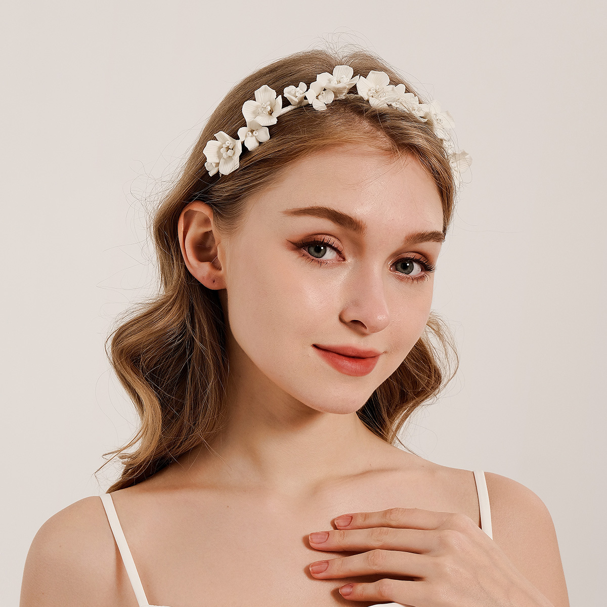 Wedding Arch Flower - Efily 花嫁白い花のヘアフープ妖精森ヘッドバンドレトロフォレストスタイルファッション花輪ヘアバンド花嫁のウェディングアクセサリー
