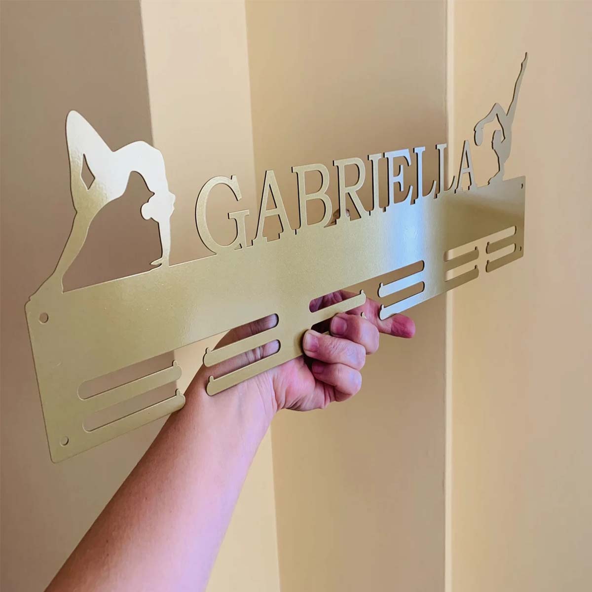カスタムマラソンスポーツメタルメダルディスプレイラック、バレ - Wedding Party Supply のレビューと価格