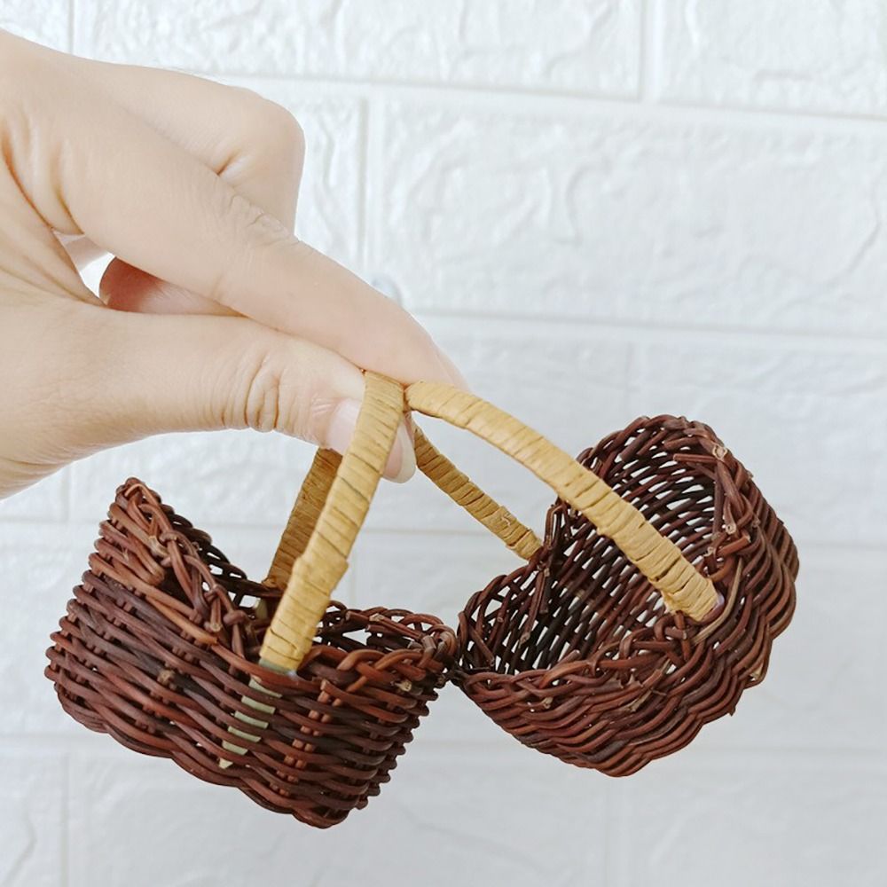 ハンドル付きミニ編み込みフラワーバスケット、ハンドヘルド配置 - Wedding Hampers のレビューと価格
